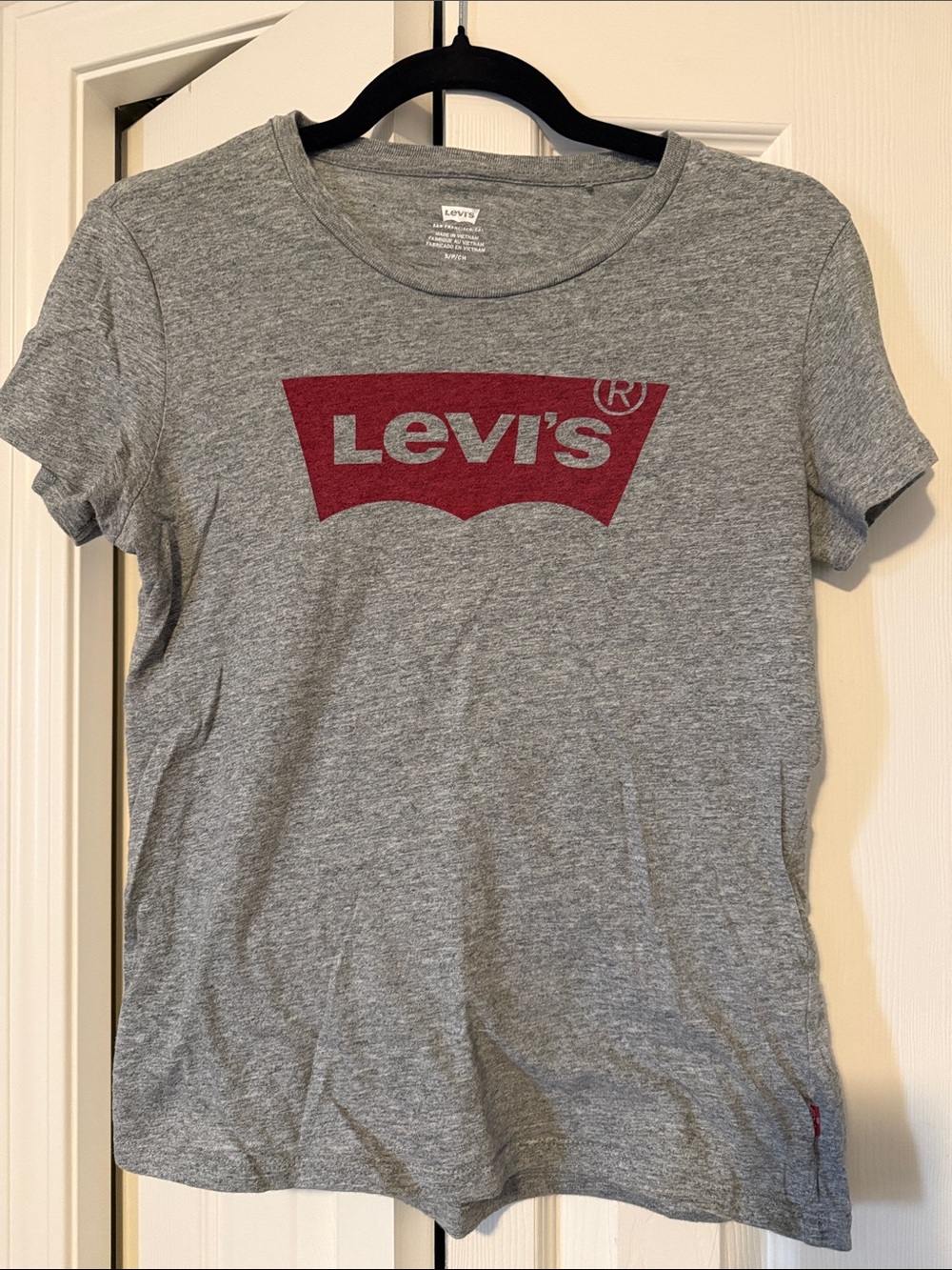 Levi's Gray Short-Sleeve Tee with Red Logo